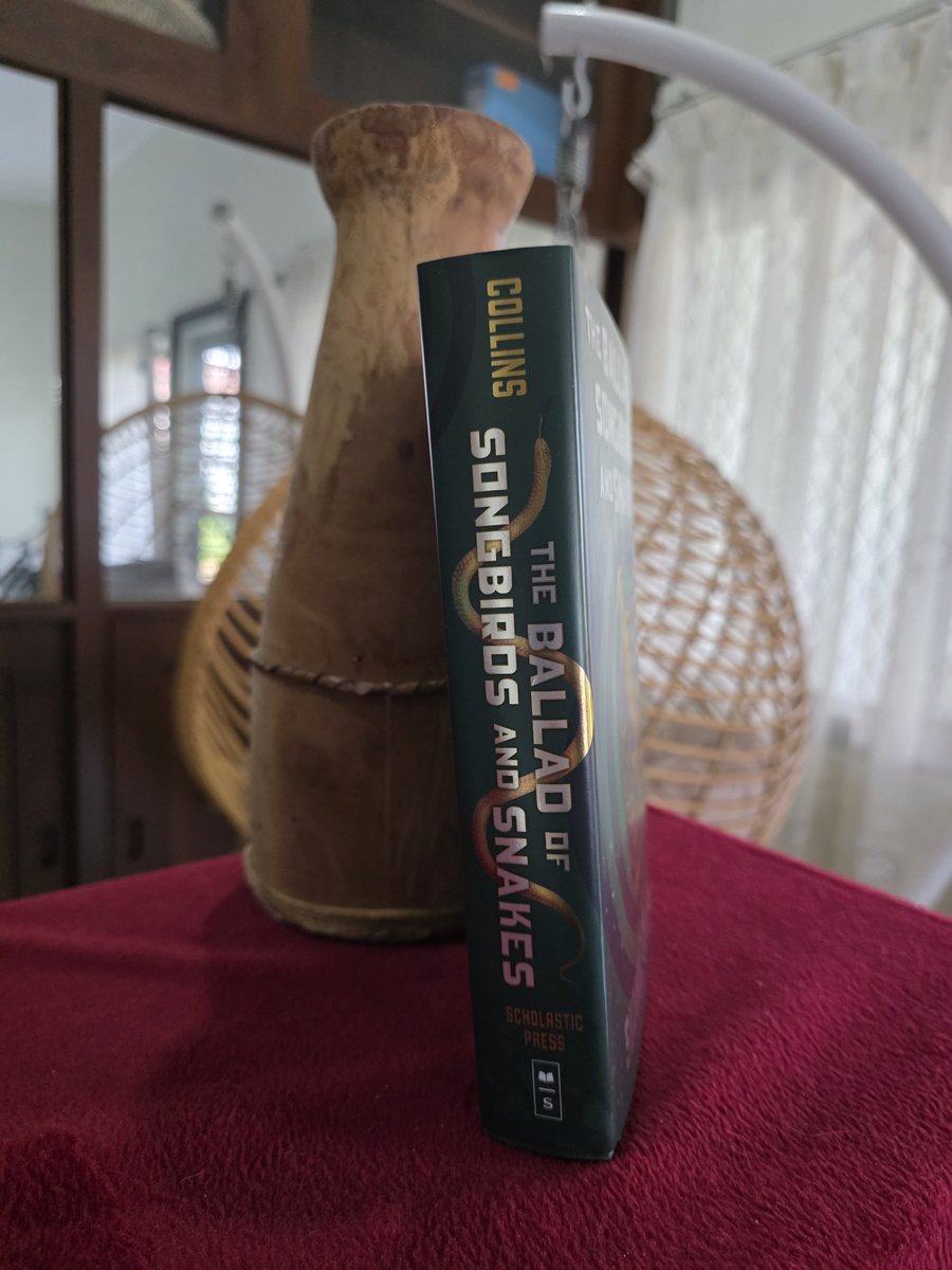 icarusheels's tweet photo. 📚 wts preloved hardcover book
the ballad of songbirds &amp; snakes by suzanne collins (hunger games series)

unread • no annotations • minor shelf wear from BBW (no plastic wrap)

aku beli yg set tapi udah punya tbosas, jadi mau kasih ini yg extra

dm for price 💚! (like &amp; rt plz) https://t.co/pRdqgbPZSz