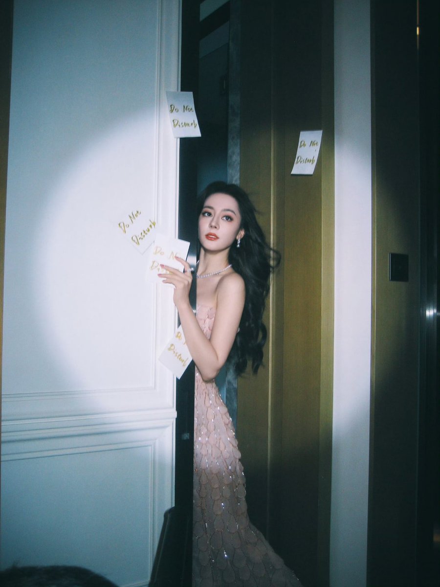 dilraba_fanclub's tweet photo. 嘻嘻迪(Xi Xi Di)
CCD photos of Dilraba🛋️

crWeibo: 嘉行迪丽热巴工作室

#迪丽热巴 #dilraba #dilrabadilmurat #dilireba #迪麗熱巴 #ディリラバ #디리러바 #ตี๋ลี่เร่อปา https://t.co/4D5fVa4idM