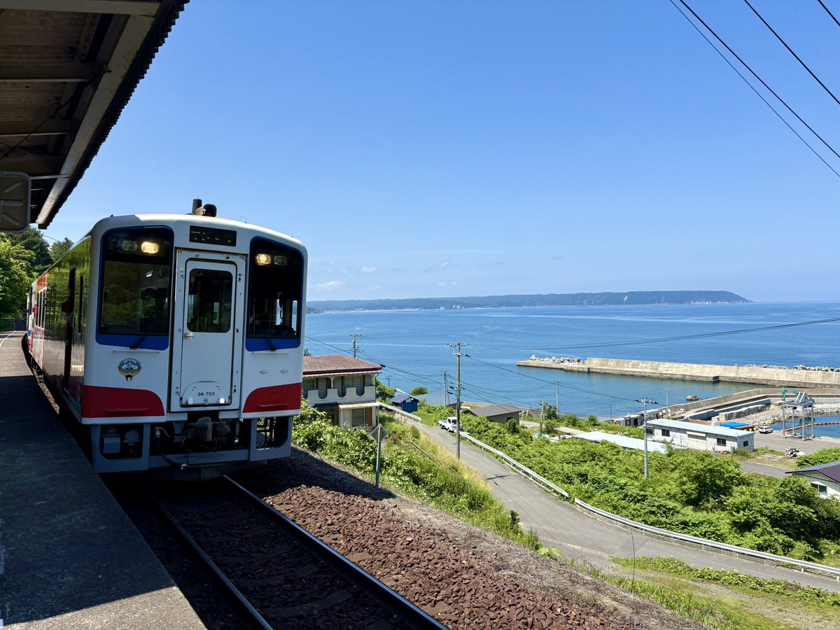 Norurun_Notte's tweet photo. 三陸鉄道、久しぶりに乗った！
海も山もトンネルも橋も、全部サイコーでした！🤗 https://t.co/3Vgwj5P2Zm