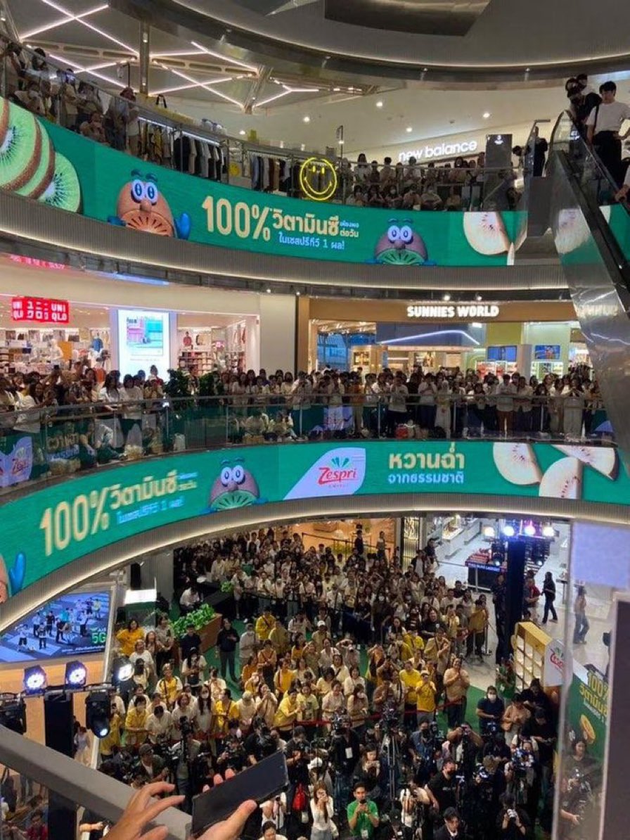 charlottefvg's tweet photo. เก็บไว้เป็นพอร์ตให้ชาล็อตนะคะ
1. จำนวนคนไปหน้างานเยอะ แฟนคลับเป็นเด็กเรียบร้อยพูดได้คุยได้🤭
2.ยอดซื้อสินค้า ของบ้านชาล็อตไม่รวมสั่งเป็นรายบุคคล 107,730บาท 
3.เอนเกจปัง 900.1K
ศิลปินมีความเป็นมืออาชีพขายของเก่ง และสวยมาก🥰

#ZespriTHXCharlotte 
CL WITH ZESPRI KIWI
#ชาล็อตออสติน #CharlotteAustin 
@itscharlotty