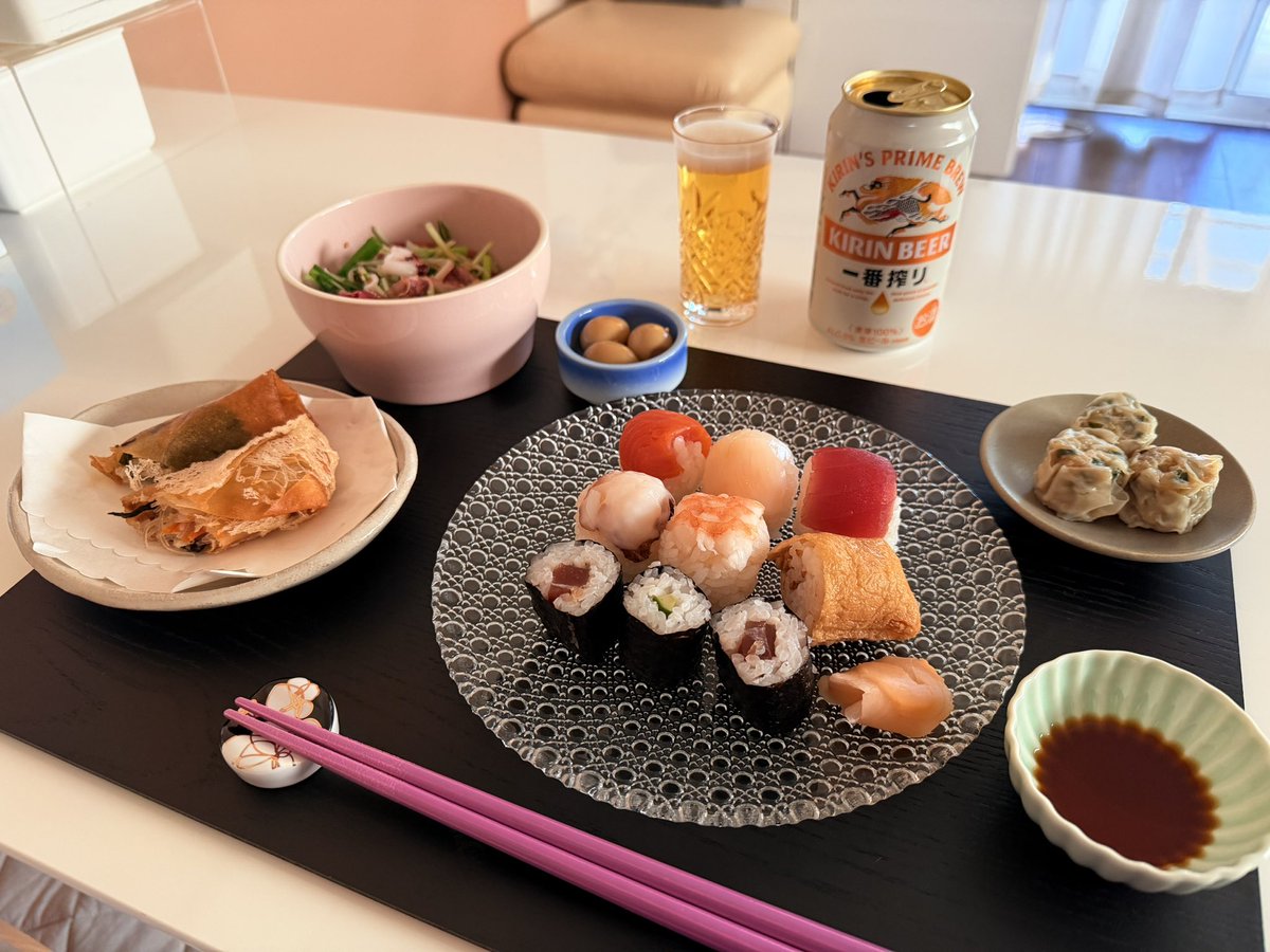 kingan4946's tweet photo. #ひとりごはん
#お昼ごはん
テラスモール
ブラブラして来ました
家族いないと際限なくて
いやそろそろ帰ろうと
昼食が16時😅
#RF1
#崎陽軒
#浪花古市庵
黒いトレー購入致しました
夏に意外に涼しげかな、と
思いまして…
#ACTUS https://t.co/z1foTvWWZ1