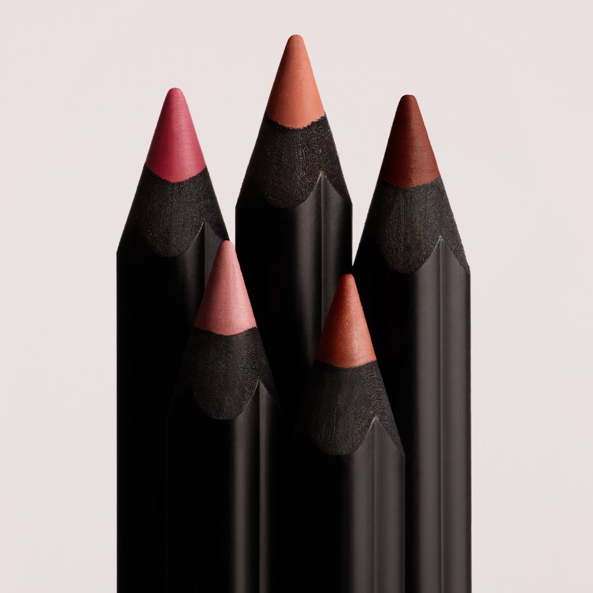 LouisVuitton's tweet photo. Introducing LV Crayon. La Beauté Louis Vuitton unveils its sharpest expression yet: a first-of-its-kind Monogram-shaped lip liner by Creative Director Dame Pat McGrath, available in 10 richly pigmented hues. 

#PatMcGrath #LVBeauty #LouisVuitton #LVCrayon