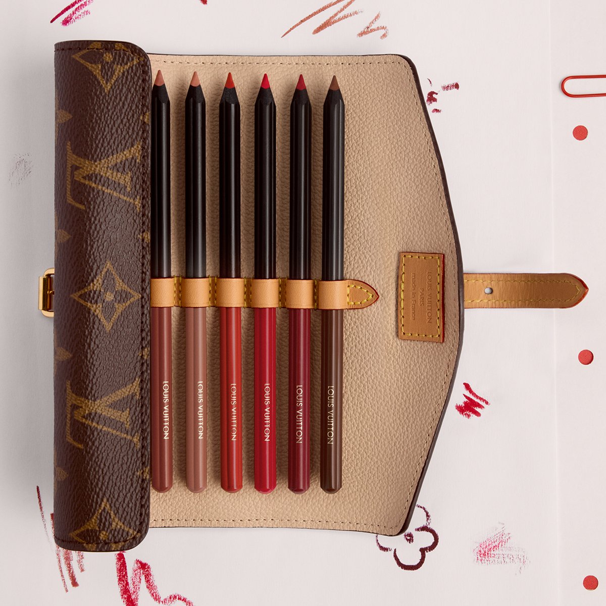 LouisVuitton's tweet photo. Introducing LV Crayon. La Beauté Louis Vuitton unveils its sharpest expression yet: a first-of-its-kind Monogram-shaped lip liner by Creative Director Dame Pat McGrath, available in 10 richly pigmented hues. 

#PatMcGrath #LVBeauty #LouisVuitton #LVCrayon