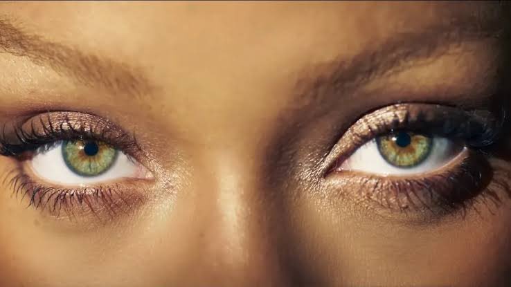 __loredo's tweet photo. @vamp1bella why is no one talking about riri’s eyes? https://t.co/3xaaZA895T