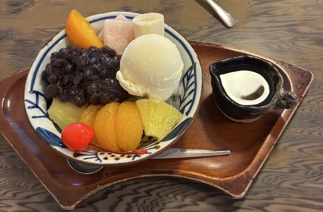 mint_otter_mint's tweet photo. みつ豆とクリームあんみつの違いはこんな感じです。 相方さんお気に入りの甘味処にて✨♥️ https://t.co/4w0ne410B4