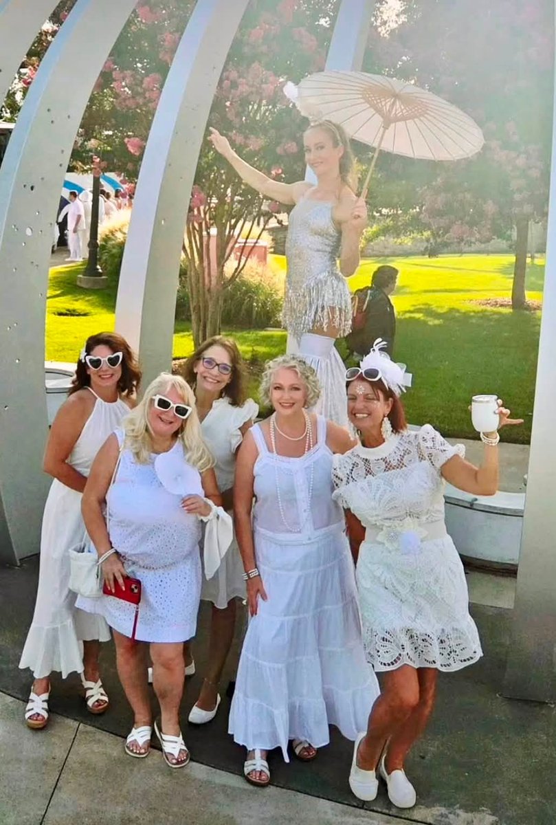 dbokash's tweet photo. #deb2026 
An evening of elegance, laughter, live music, and unforgettable memories. Until next year, Dîner en Blanc! 🤍🥂
#dinerenblanc #HuntsvilleAL #ElegantEvening #MakingMemories https://t.co/msLVyDyEaU
