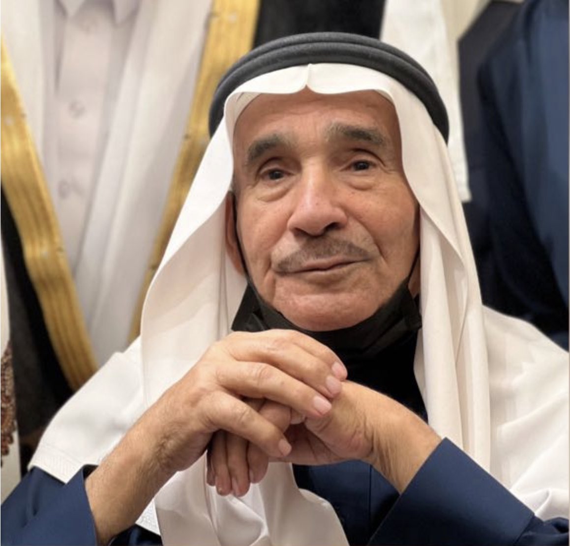 smshykh's tweet photo. ومن أنا دونك يا أبي
قُل لي :

أيغدو البحرُ بحراً دون ماء ؟

#أبي https://t.co/4wQ6KnWysX