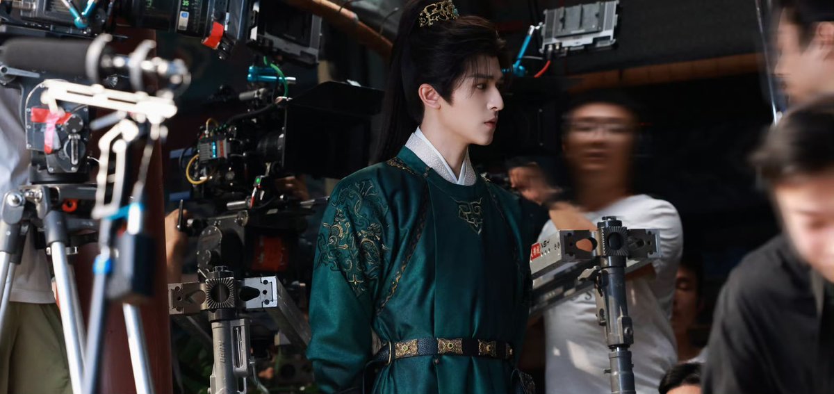 kimura_kenchin's tweet photo. #ข่าวปลาดาว 29/6/26
1. สตูมาลงรูปเบื้องหลังหัวหน้าองครักษ์เจิ้งเยี่ยน
#TheKillingOfBegonia #แพทริค 
#ZhengYan #海棠春
#PatrickFinkler @patrick_pppat
#แพทริคณัฐวรรธ์  #YinHaoyu
#尹浩宇 #Patrick尹浩宇
ผู้บัญชาการเจิ้งอัปเดตแล้ว📷
เผยภาพเบื้องหลังในกองถ่ายของเจิ้งเยี่ยน🧩
เป็นเจิ้งเยี่ยนที่กำลังตั้งใจอ่านบทอย่างจริงจังสุด ๆ  😍

https://t.co/ZSNHehvH7O