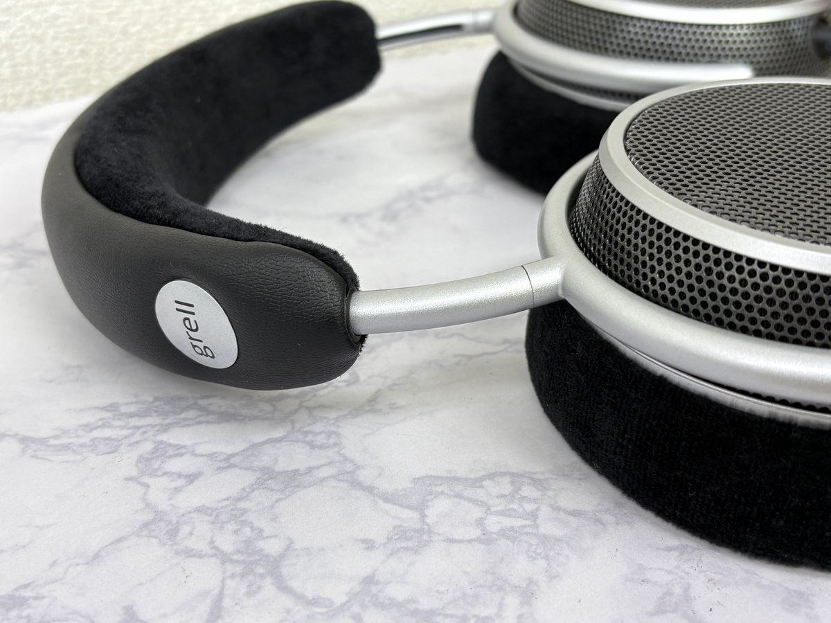 e_earphone_NPB's tweet photo. 【新製品・試聴機展示開始情報📢】
\7月3日発売予定(ご予約受付中)/
レコーディングスタジオに身を置いているかのようなリスニング体験を提供
#GrellAudio
『OAE2』
当店試聴機ございます
▶新設計のオープン型モニターヘッドホン
Axel Grellの設計哲学である「可能な限り自然で正確な音を実現すること」を体現するべく広範なテストと反復を重視し、リスニング体験を損なう歪みや色付けを排除することに注力しています
▶革新的な「フロントサイド・サウンドフィールド・モジュレーション(FSFM)」 技術
数十年にわたる経験を持つAxel Grellによって開発され、中高域の微細なニュアンスを自然かつ詳細に聞き取れるようにします
▶全周波数帯域で音を最も純粋な形で届けるサウンド、40mmバイオセルロース振動板採用
全周波数帯域にわたる自然な音のバランスは、すべての音響部品を慎重に選び、微調整することで実現しました
耳の自然な形状とフロントサイドのトランスデューサーの相互作用により、疲れにくく、かつ非常に詳細な中高域再生を実現します
ぜひ当店にてご試聴・ご覧くださいませ
#eイヤホン #eイヤ大阪日本橋本