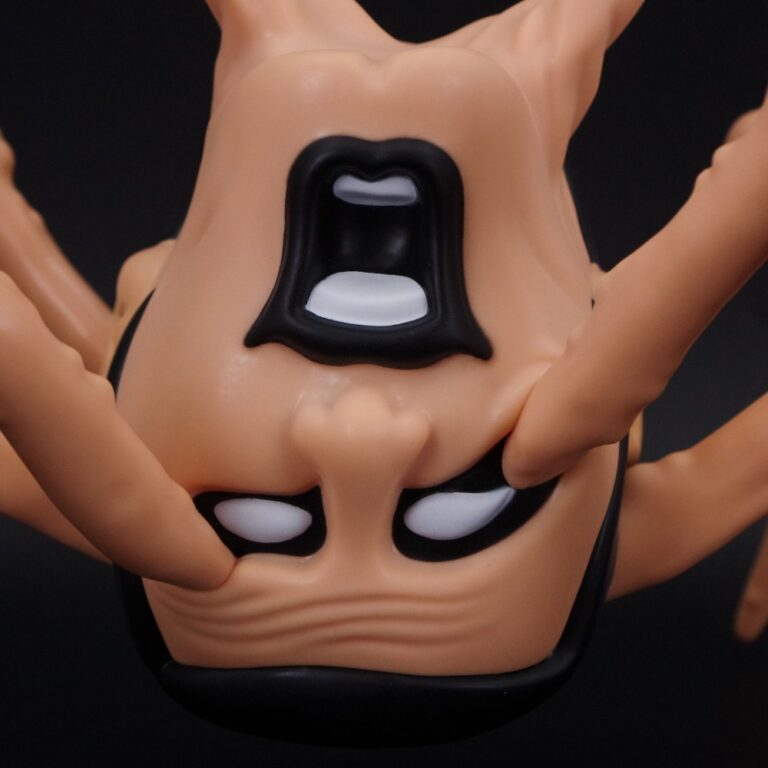 hakaba_gallery's tweet photo. 【ソフビ抽選情報】UNBOX INDUSTRIESよりThe Thing x Punk Drunkers: Aitsu Headが登場！
映画『遊星からの物体X（The Thing）』に着想を得た異形の生命体と、PUNK DRUNKERSの人気キャラクター「アイツ」が融合した注目作。
抽選期間:7月17日(金)18時〜7月20日（月・祝）23時59分
#ソフビ #sofubi
https://t.co/vt0fM6uZjM