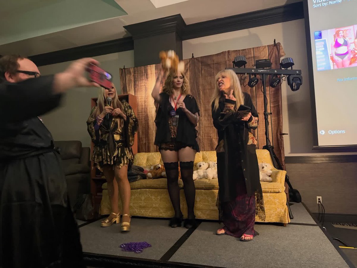 RhondaShear's tweet photo. It’s official. Scream Queens Channel and Up All Night Network are live on Roku App. Pics from Frankencon where we announced the news! https://t.co/8v51GQVtQq