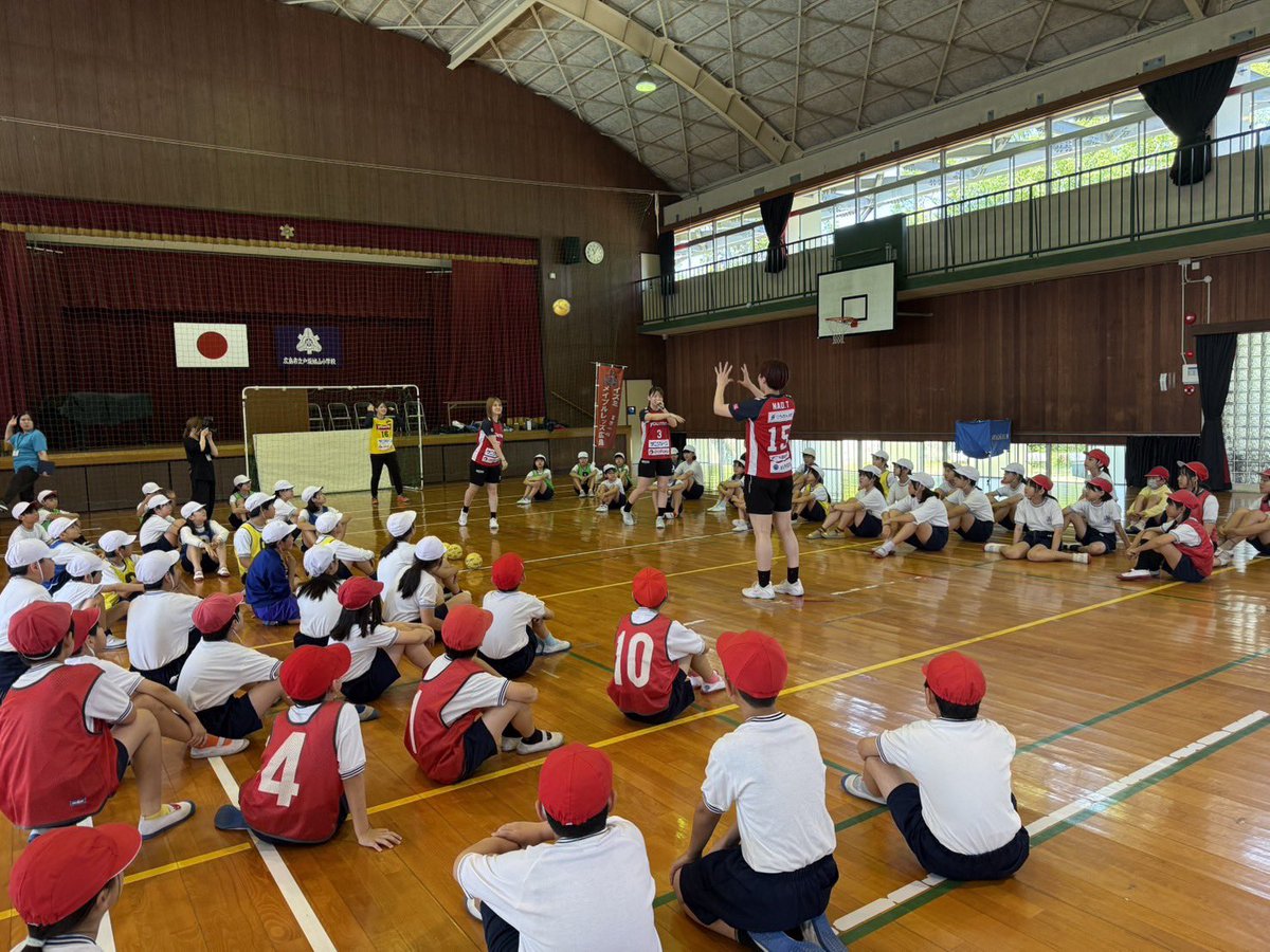 maplereds's tweet photo. Doスポーツ　ハンドボール授業

本日、戸坂城山小学校でDoスポーツのハンドボール授業を行いました🤾
戸坂城山小学校の皆さん、ありがとうございました！

#メイプル広島
#リーグH #ハンドボール
#トップス広島
#Doスポーツ https://t.co/66RhrBLtUw