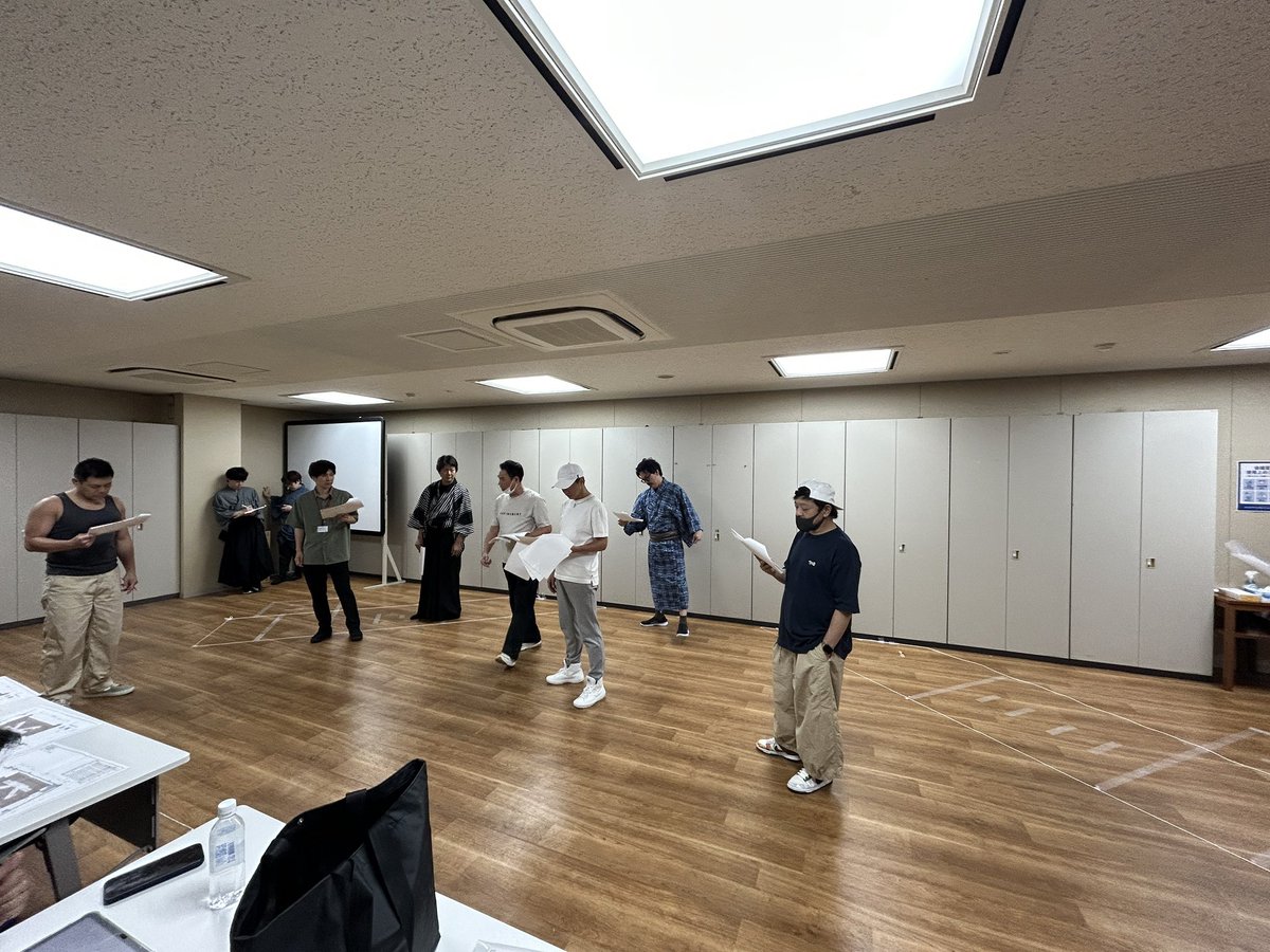 aki_projectkoen's tweet photo. 【稽古スタートしました！——🔥】

吉本新喜劇アキプロジェクト  
「時が来た」  
〜生き様を貫いた男たち〜

アキが贈る“本気の時代劇エンタメ”が、待望の東京・名古屋へ👏🎉

5ヶ月ぶりに皆さん顔を合わせ、
稽古場も熱々です💦
新メンバーも加わり更にパワーアップしています💪 https://t.co/n1k7zt7TxZ