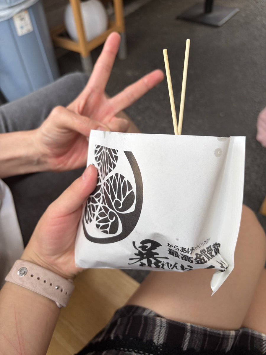 _yu_to_n_'s tweet photo. 今アバチキいるんだけど

峯岸のみいちゃんと小柳津ベビーと一緒に唐揚げ食べてる

こんな奇跡あっていいのか https://t.co/aTRkmNCTw2