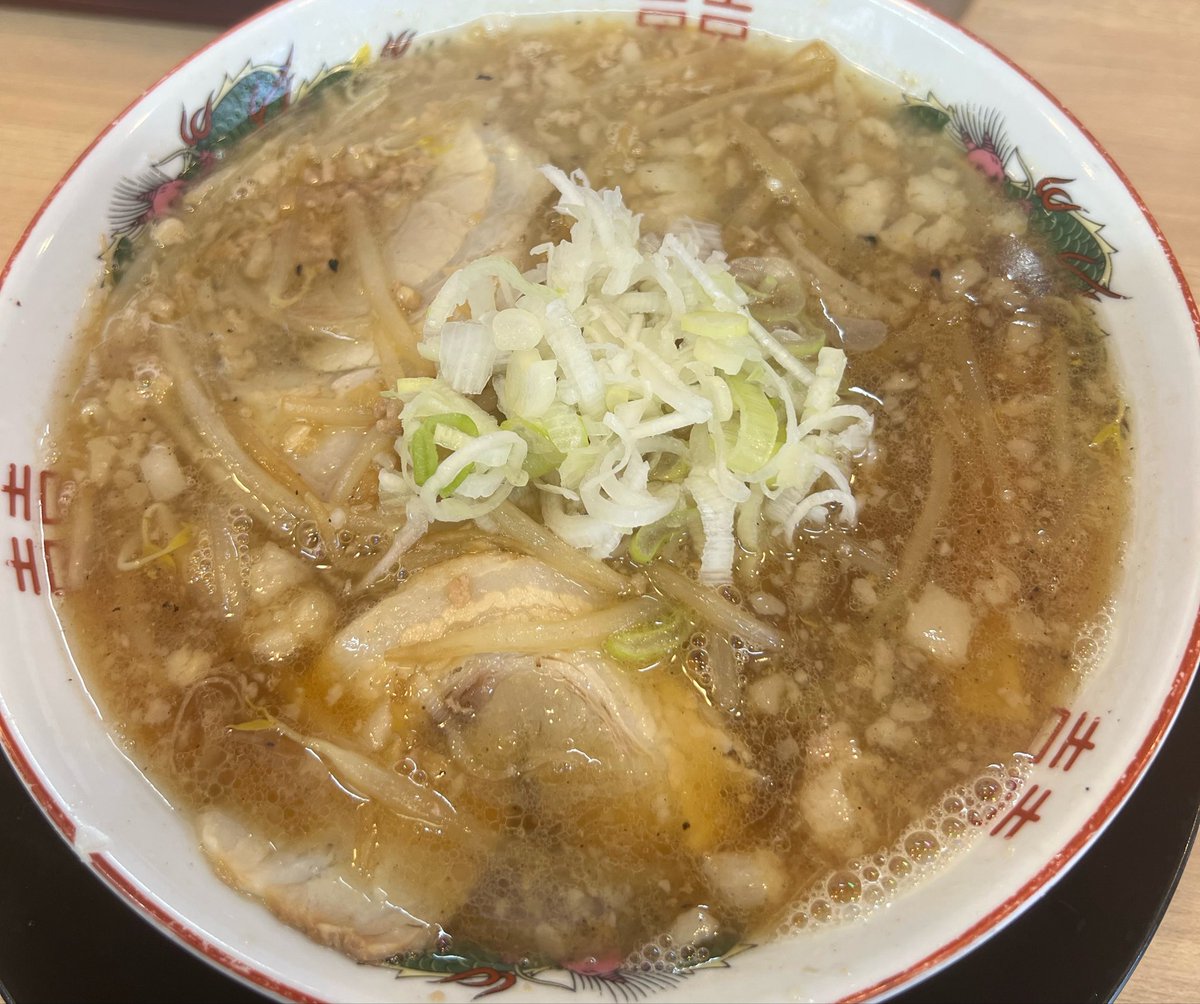 akionda's tweet photo. 水道橋に行き、某有名YouTuberさんのお店に行きました。そのYouTuberさんを好きかどうかで評価が分かれそうな、食い手の度量が試される一杯でした。
美味しく啜れました。 https://t.co/RJ2oKM9Ocs
