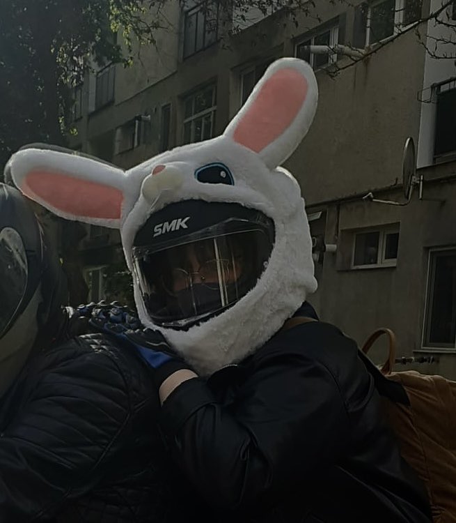 ChloeEduuff's tweet photo. went on a bike ride with bf yesterday
it was so refreshing after a long week of work
also bunny helmet cover🐰 https://t.co/8VlXhLF3dQ