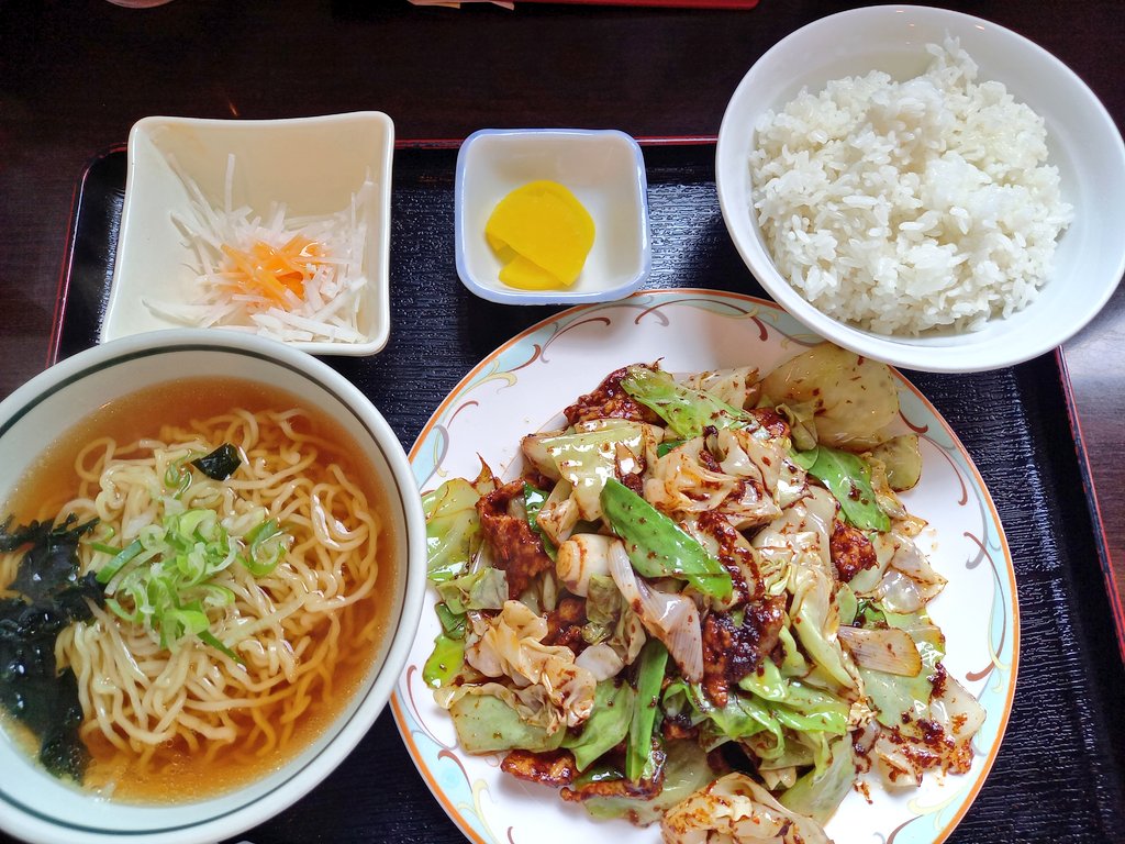 PM____9's tweet photo. 昼は回鍋肉セット。
今日はニラレバの気分だったのにまさかの品切れ…。でも、ここの回鍋肉とミニラーメンの組み合わせ、これはこれで白飯が進むパーフェクトな布陣だから結果オーライすね😂
#パンダ美食 https://t.co/yuZFm83qYA