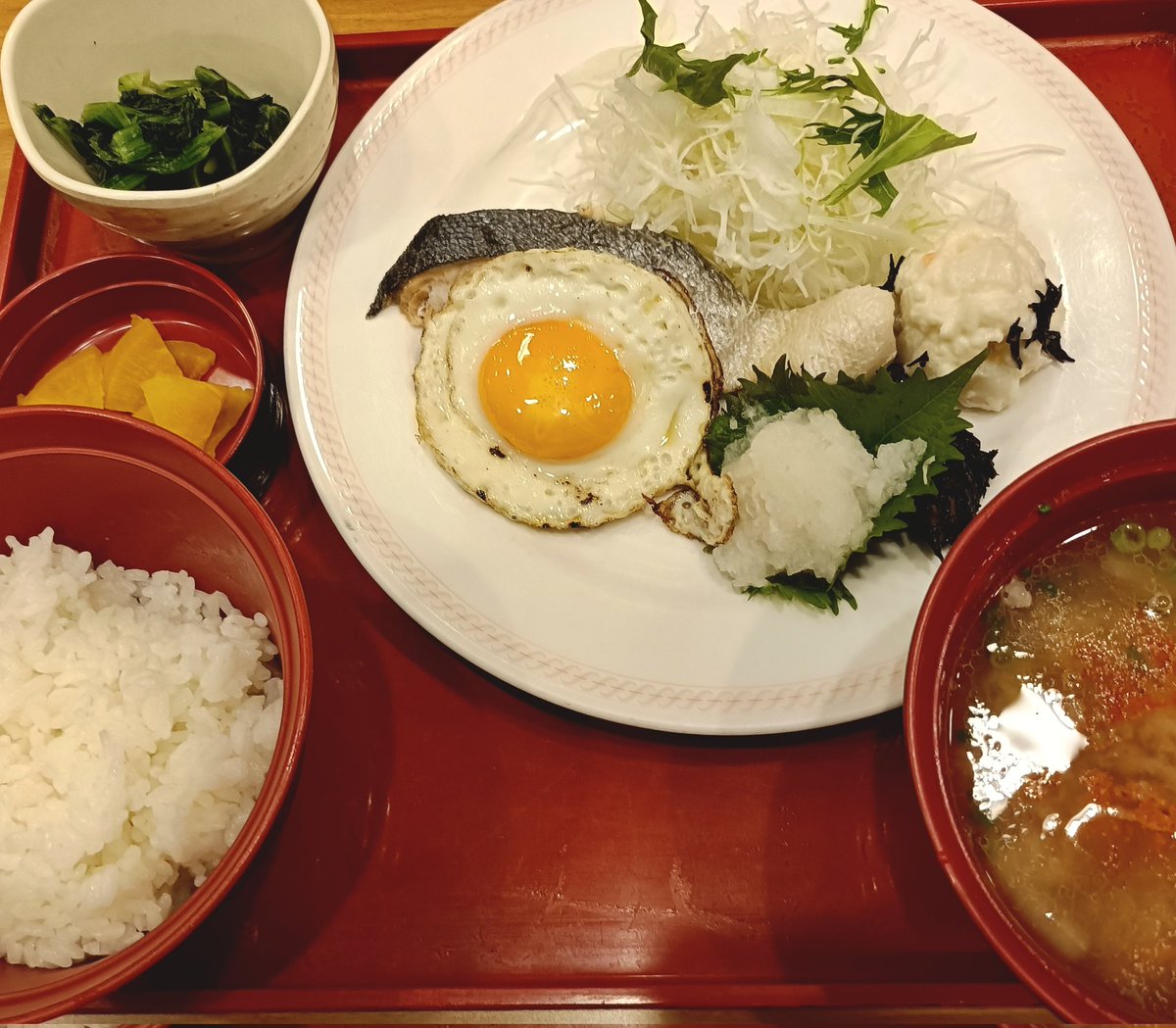 jetc9po's tweet photo. OP＆ED曲♬両方お気に入りで、且つ今期テレビアニメで一番好みだった #キルアオ が最終回だったことに気付いて凹んでたけど、第2期製作決定とのことで安心しました😊
7月からは、1期でドハマリした #マジルミエ の2期がスタートするので、そちらを観ながら楽しみに待とうと思う🙋‍♂️
#飯テロ https://t.co/RtB6hv2yhr