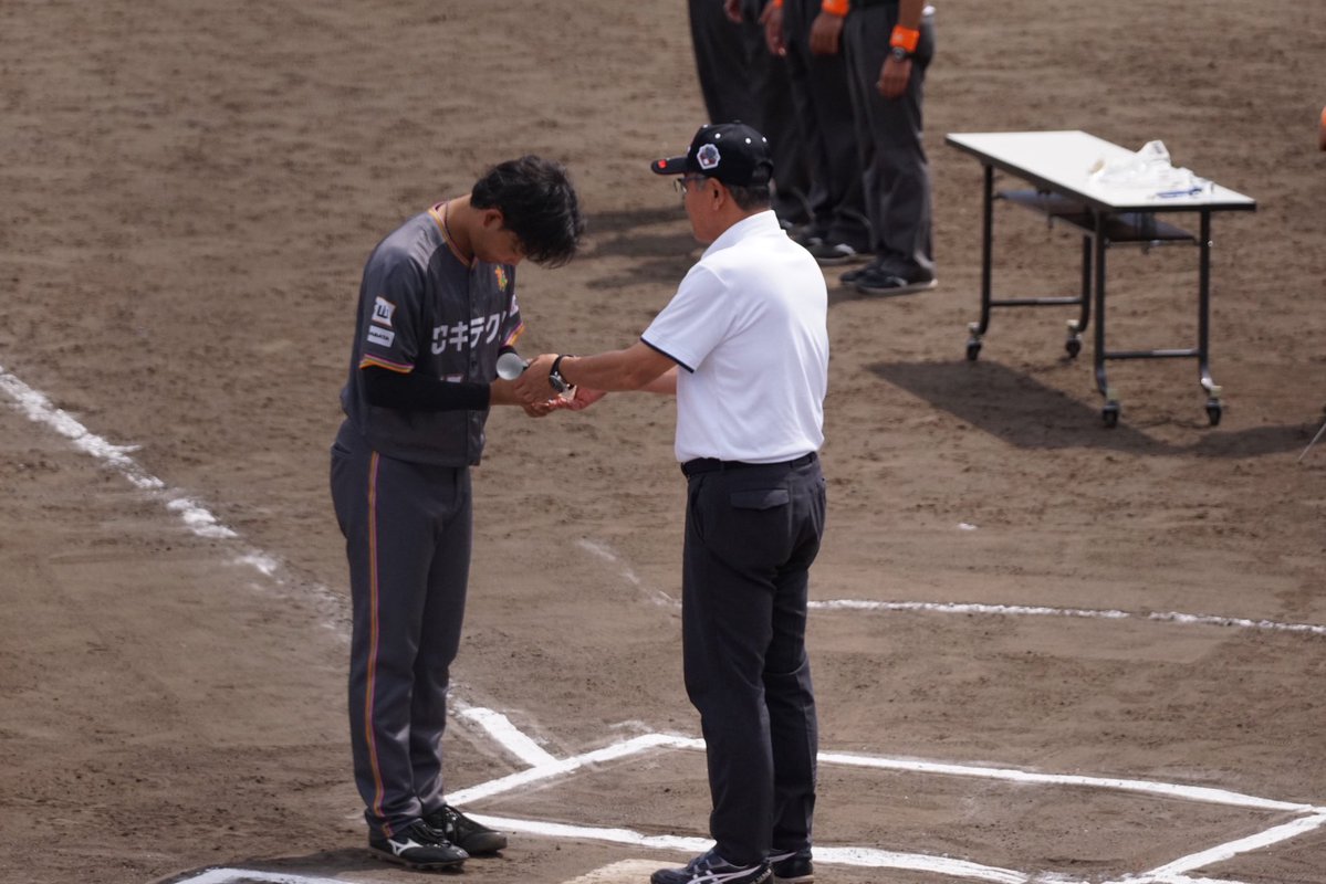 Ty10L46's tweet photo. 表彰
優勝 信越硬式野球クラブ
準優勝 ロキテクノ富山

最高殊勲選手賞 小林和貴選手(信越)
敢闘賞 帯川瑠生投手(ロキ)
打撃賞 .692 渡部海夢選手(ロキ)
最優秀監督賞 酒井仁太監督(信越)
横井信一賞 渡部海夢選手(ロキ) https://t.co/9xigfeXiom