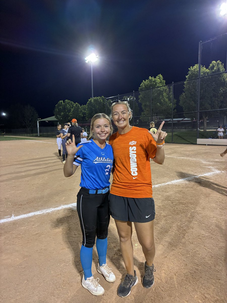 ConleeMorrow31's tweet photo. Colorado Day 1 
- 2 camps
- 8 hours of 🥎🥎
- wrapped up with @cowgirlsb 🤠🤠

@OSUcoachG @bergy_9 @Coach_Shippy https://t.co/vdPYK5ohnf