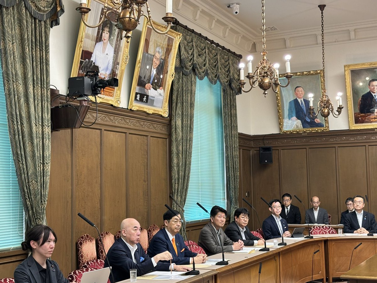 kosakaeiji's tweet photo. 参議院の改革協議会に臨む百田尚樹代表（左下）。
　2時間半の長丁場となりますが、持ち時間の10分間で正面からの問題提起を行います。 https://t.co/lo5EqcPVsG