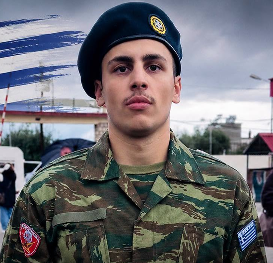 tarrott's tweet photo. Ο 20χρονος Γιώργος Καρανδρέας επέστρεψε από την  Καλιφόρνια για να κάνει το καθήκον του!

Γιατί η αγάπη για την πατρίδα και η βαθιά συνείδηση  του τι σημαίνει να είσαι Έλληνας, δεν γνωρίζουν αποστάσεις. https://t.co/Bgsn51y0tw