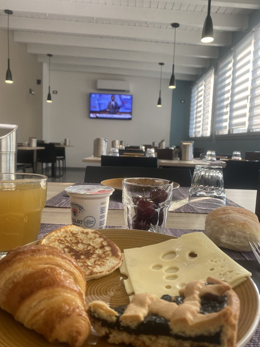 millionbirinci's tweet photo. akdenizli olmak kahvaltı yaparken haberleri izlemeyi gerektirir https://t.co/qBulVgn2Yr