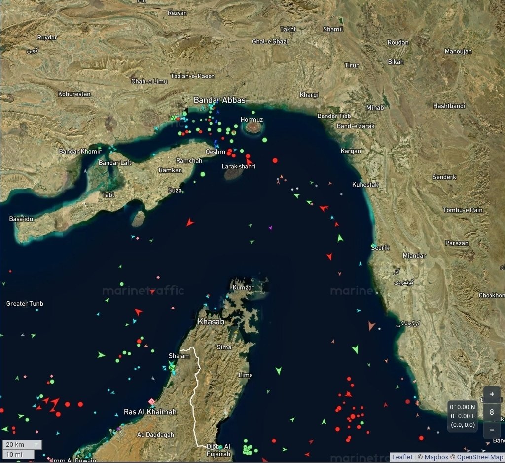 MenchOsint's tweet photo. 📍Strait of Hormuz

Maritime traffic has mostly moved to the Iran-designated route, as predicted.

Only 1 UAE cargo ship passed via Omani waters with AIS switched off. https://t.co/1ZQvGHRZq1