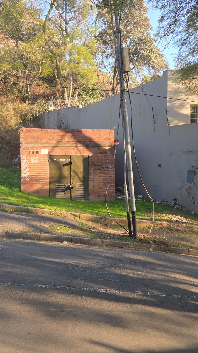PennyPeppa's tweet photo. @CityPowerJhb CP3512033 is still not resolved. Thieves returned at 4am this morning to steal the rest of cables. Today is the 5th day with no electricity on Juno Street Kensington. When is CP sending technician???? https://t.co/bEfUOAaDcW