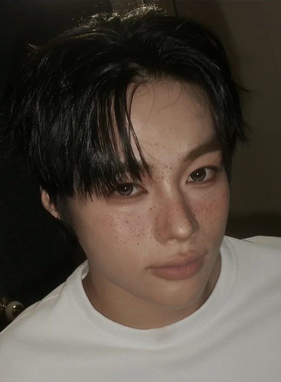 goldenduckgr_hb's tweet photo. Hình ảnh HANBIN được chia sẻ bởi nghệ sỹ make up trong clip make up của Hyeongseop
Chừng nào YH đăng clip của HANBIN đây?🤔

V.C.V🪿
#NgoNgocHung
#HANBIN  #한빈 
#HANBIN_TEMPEST
#TEMPEST #템페스트
#Goldenduckgroup https://t.co/4kYtVBEOxH