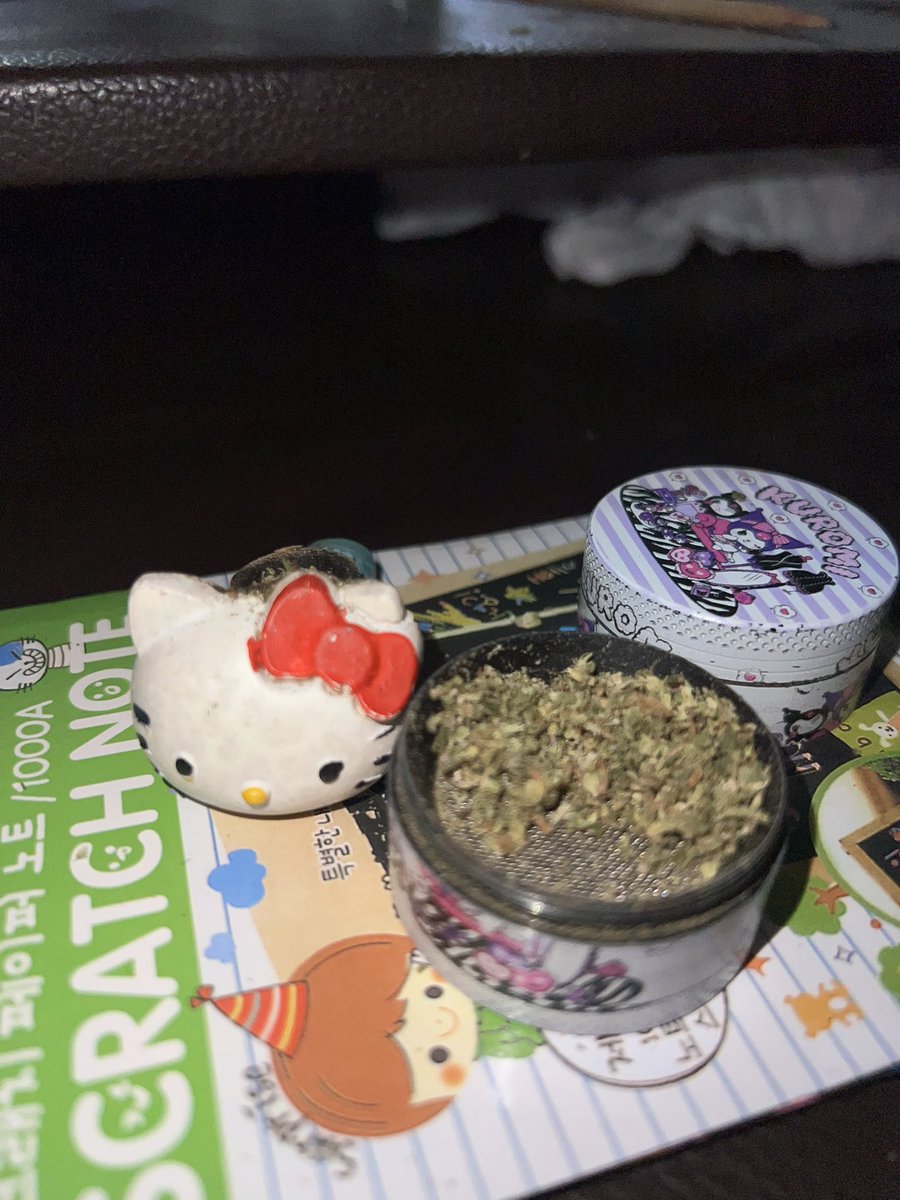 ezkobvr's tweet photo. Sola, marihuana y cachonda https://t.co/jucD6V0JKd