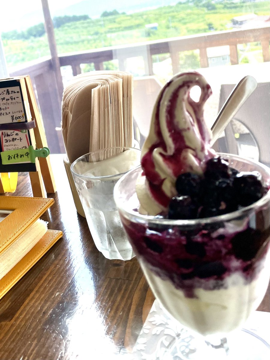 rmk327's tweet photo. 盛岡市黒川
mi cafe

自家製ブルーベリーソースが乗ったソフトクリーム😋コーヒーも美味しかったです。良い景色！ブルーベリー詰みが出来るみたい🫐写真の🫐はまだ若いね😁 https://t.co/aXnlDUPZHU