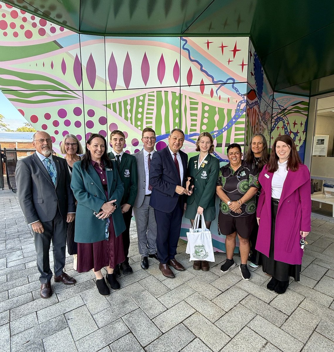 dizdarm's tweet photo. Well done to James Witchard &amp; our Maclean High School staff on the impact you’re having on students! 2025 saw the most Band 6 results on record for the school, 108 Early Entry Offers to uni, &amp; many students completing Cert II courses &amp; training before they’ve finished school. https://t.co/yjQlEKb9yt