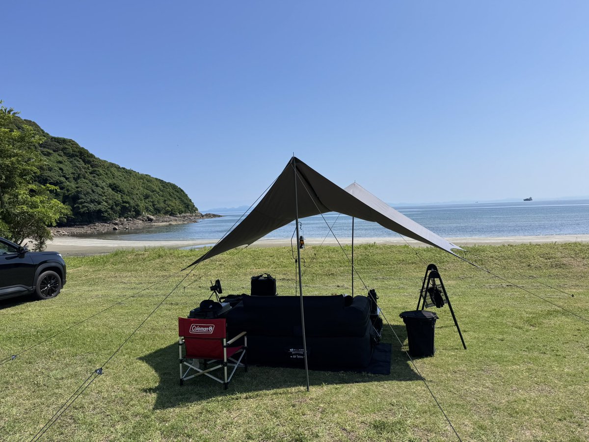 trekboardgame's tweet photo. 初田の浦キャンプ場でソロキャン。設営暑かったけど海風が吹いてて気持ちいい🍺 https://t.co/XNsxGqUUEK