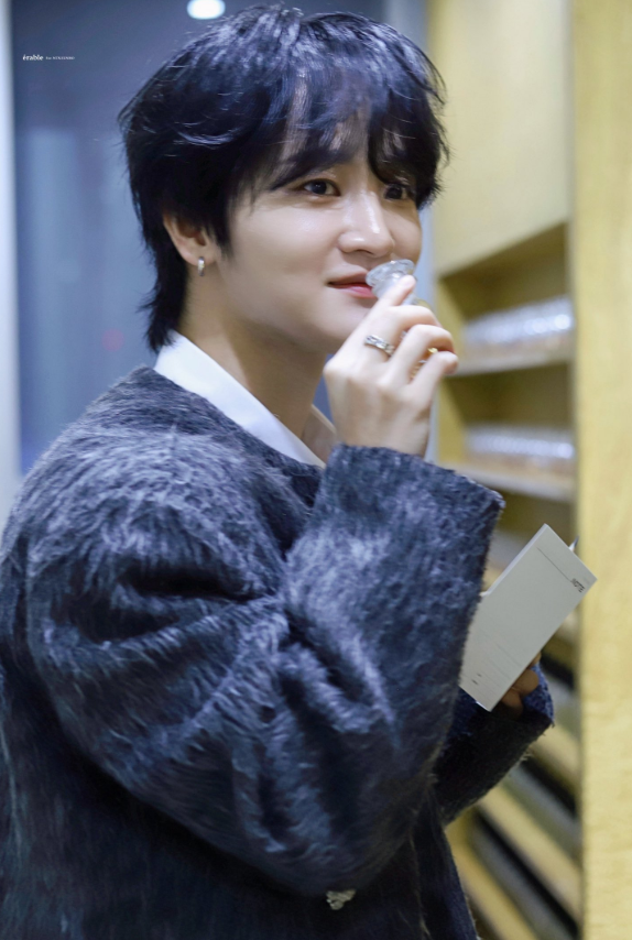 DotnotePerfume's tweet photo. NTX's EUNHO celebrated his birthday at .NOTE 🐻💜

NTFUL filled our Hongdae studio for EUNHO's birthday — and he stopped by to pick his own notes and blend a special scent ✨

📍.NOTE Hongdae

#NTX #은호 #EUNHO #エンティエックス https://t.co/b2Foms4SdI