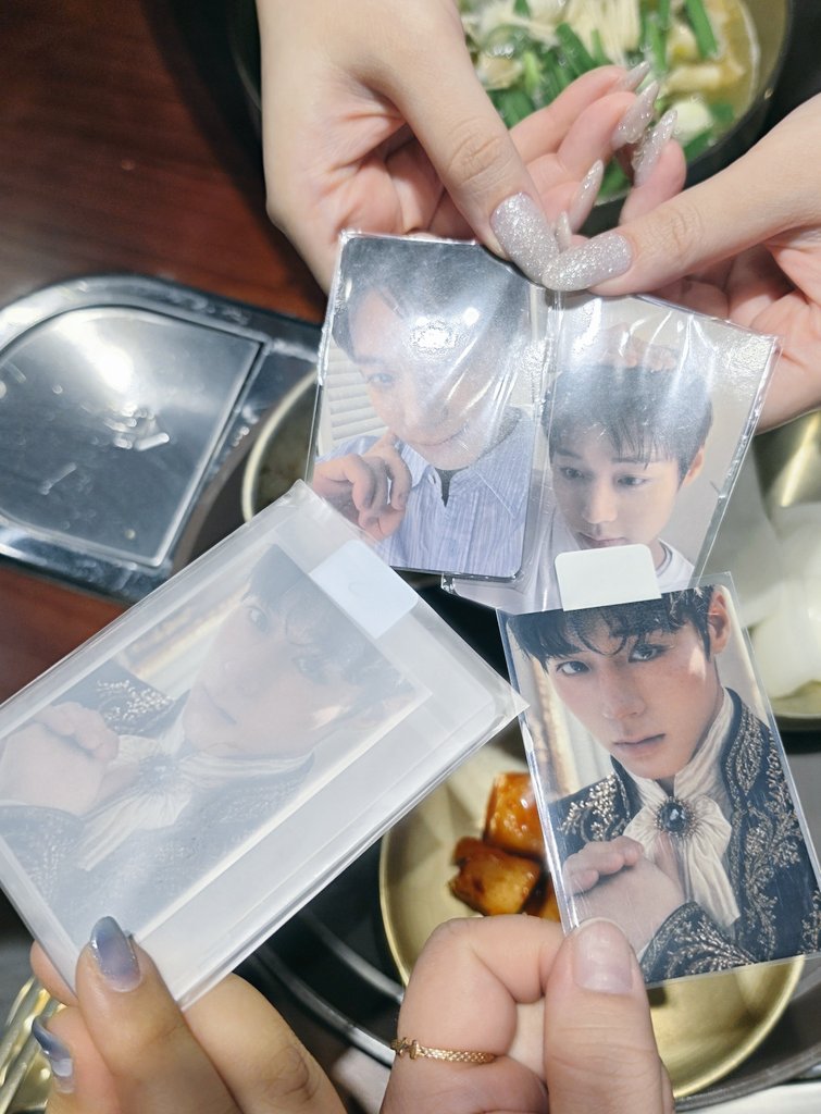 may5no1's tweet photo. 그녀들과 짧지만 소중했던 만남💕
선물들도 고맙고 홍콩콘서트 얘기도 재밌고 
뚜벅이인 나땜에 고생해준 동생 고맙고😭
우리 다음은 외박이다 !!!!!!! https://t.co/AHNeX0rvVL