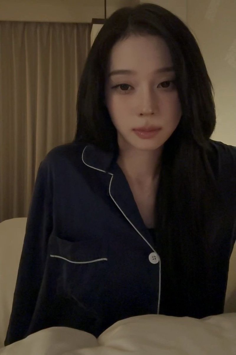 sadlittleboyy_'s tweet photo. god, this winter was SUCH a danger to my balls😖like look at those lips, im melting🫠she knew what she was doing, she wants to control and corrupt young boys like me🥺she wants us to think of nothing but thoughts of her, and buy her albums!!!😝Winter LOVES young boys…❤️❤️ https://t.co/0xe4wCNrd5