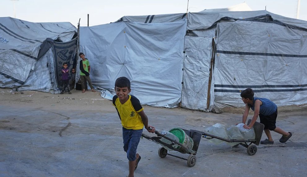 euronewsar's tweet photo. #عاجل 
دعوات للتظاهر في القطاع.. إسرائيل تغيّر اسم خطة "الهجرة الطوعية" في غزة أملاً بتجاوز الرفض الدولي

https://t.co/yk5SFCkmjb https://t.co/Fz9wvIlWwC
