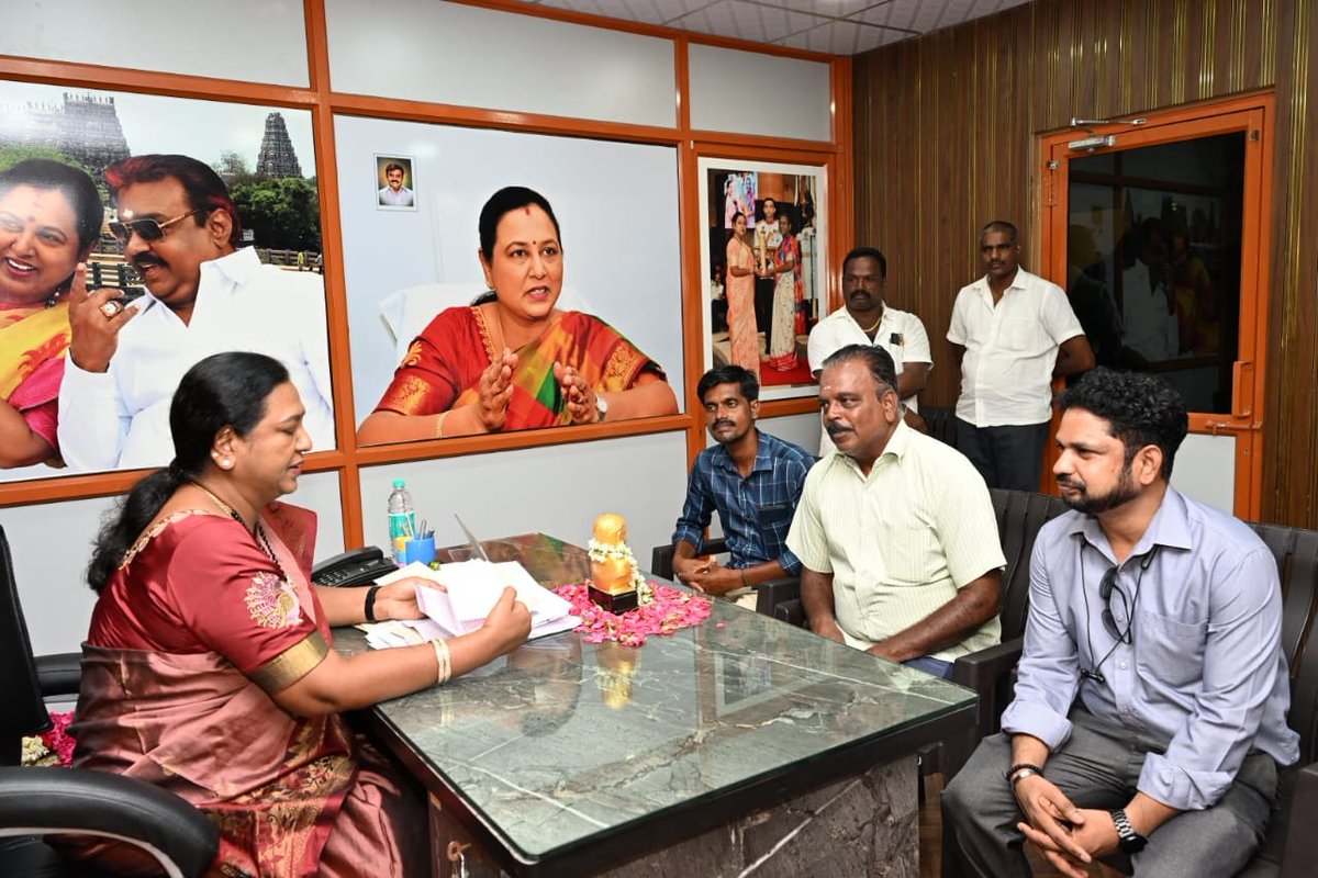 PremallathaDmdk's tweet photo. நேற்று 28.6.2026  விருதாச்சலம்  தொகுதி பொதுமக்கள் மற்றும் பல்வேறு சங்கங்களின் நிர்வாகிகளை சந்தித்து உரையாடி கோரிக்கை மனுக்களை பெற்றுக் கொண்ட
 நிகழ்வு. https://t.co/8FjTigANEB