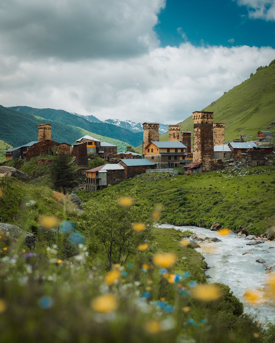 visualsofearth1's tweet photo. The remote village of Ushguli in Georgia’s Caucasus Mountains https://t.co/Ne08OnWiqS