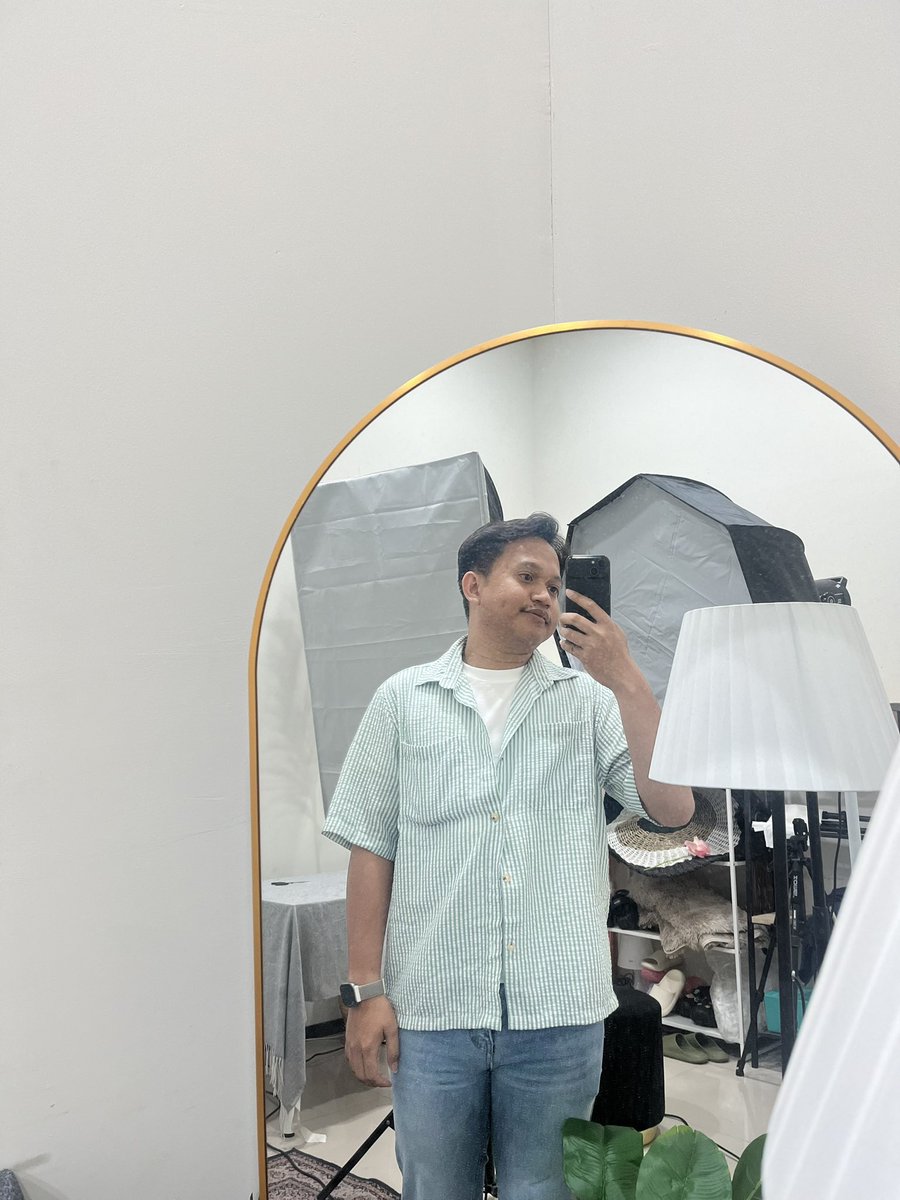 tutorialsukses's tweet photo. dipuji "ur shirt looks good" sama manager aku yg cakep tp ada ngeselinya🫠 https://t.co/YJxNCKGnTN
