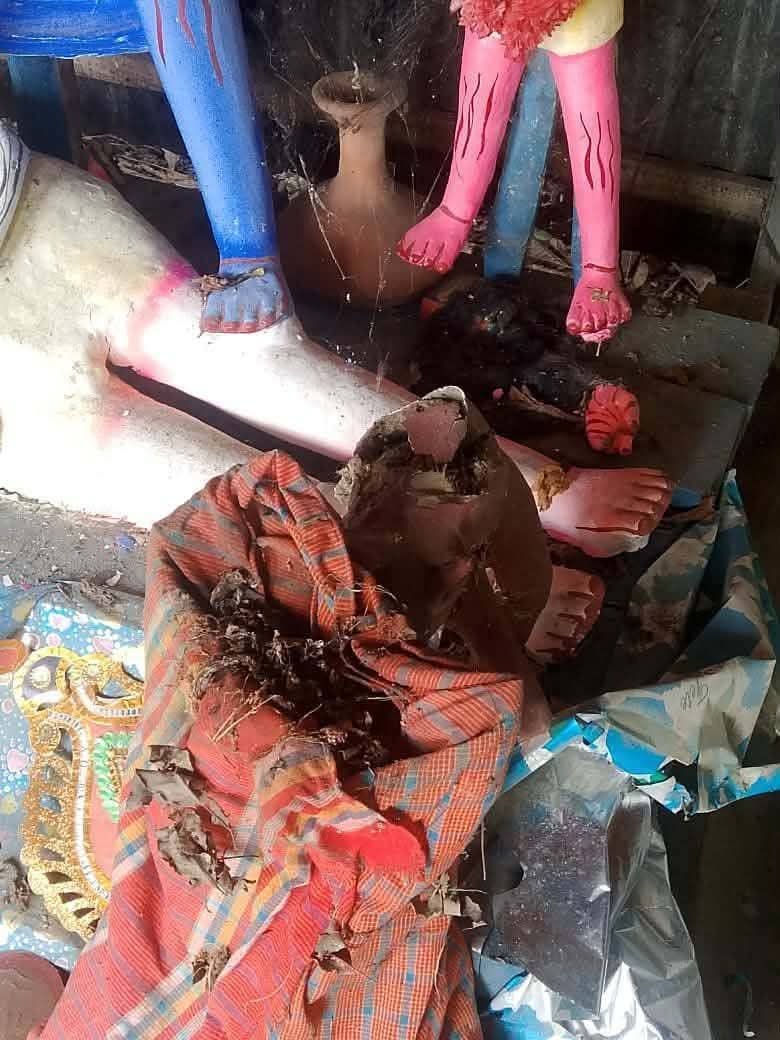 HinduVoice_in's tweet photo. Anti-Hindu #Pogrom is going on in #Bangladesh.
Islamists attacked a Kali Mata temple in #Maymensingh district on the night of 25th June, 2026.
Islamists attacked a Kali Mata temple in #Ramchandrapur village under #Tarakanda Upazila.
Islamists vandalised all the Murtis. https://t.co/cGOOTz7fBm