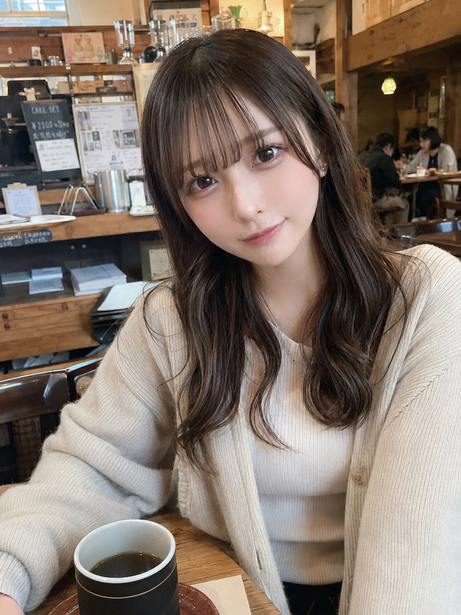 gT4nKKCBiZ8XIzT's tweet photo. 40代50代60代の落ち着いた人へ

私みたいな子でもアリですか？🥰

一言だけでも反応してくれたら嬉しいな🥺 https://t.co/gHaM2VCB6d