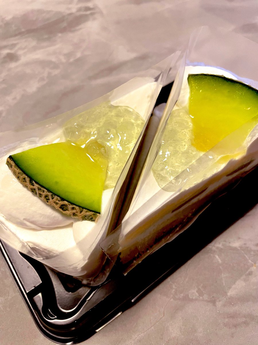 collon1001's tweet photo. 旨い旨すぎる🍈
#メロンショートケーキ
#昭和のケーキ https://t.co/GWgg15SPr9
