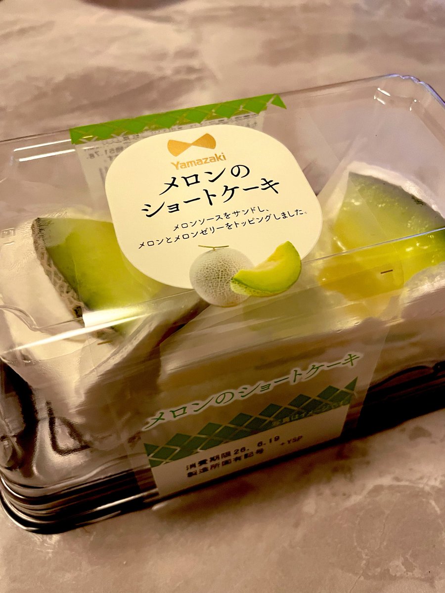 collon1001's tweet photo. 旨い旨すぎる🍈
#メロンショートケーキ
#昭和のケーキ https://t.co/GWgg15SPr9