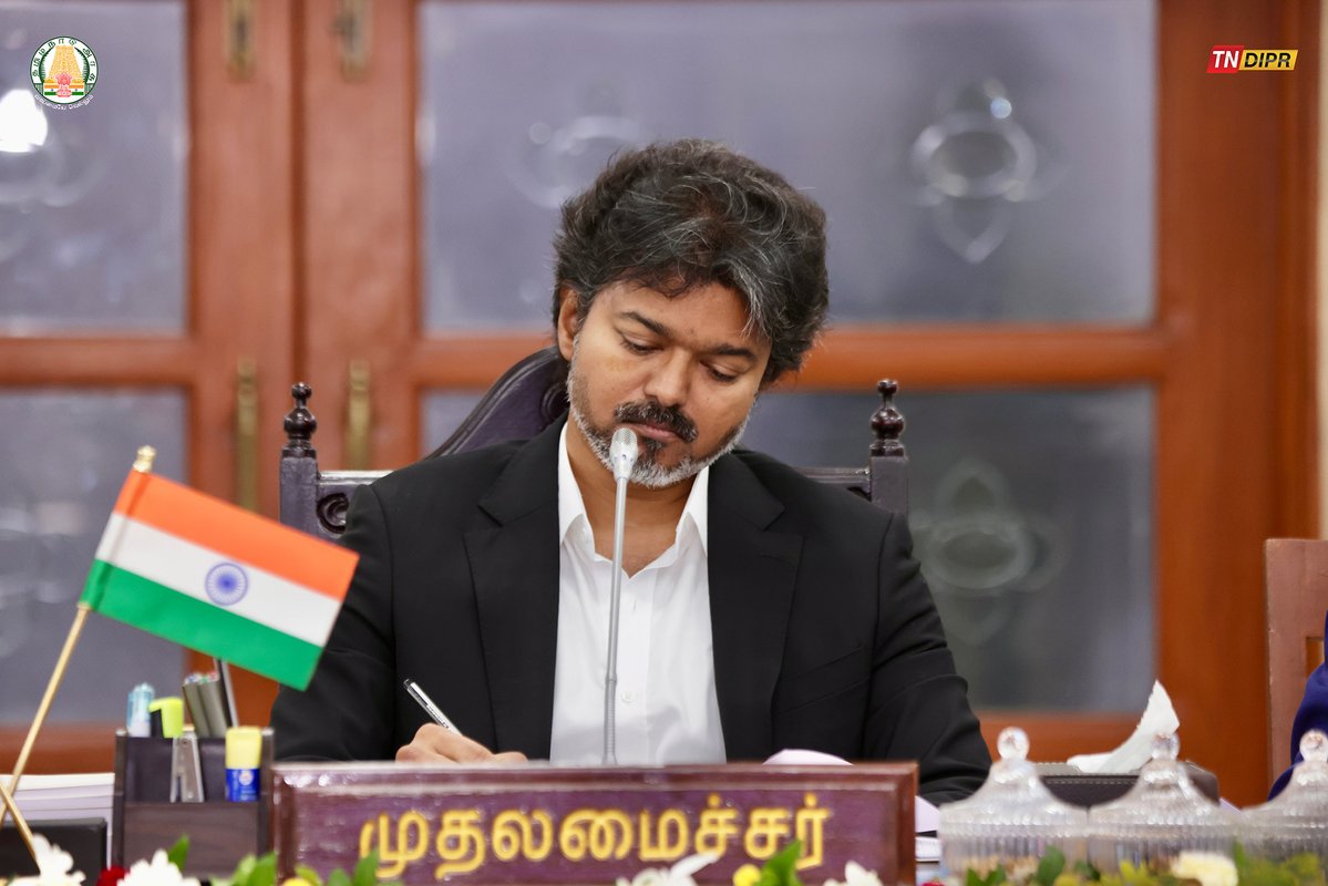 TNDIPRNEWS's tweet photo. மாண்புமிகு தமிழ்நாடு முதலமைச்சர் திரு. ச.ஜோசப் விஜய் அவர்கள் தலைமையில் இன்று (29.6.2026) தலைமைச் செயலகத்திலுள்ள நாமக்கல் கவிஞர் மாளிகையில், மாவட்ட ஆட்சித் தலைவர்கள் மற்றும் காவல்துறை அதிகாரிகள் மாநாட்டை தொடங்கி வைத்து உரையாற்றினார்.

#CMJosephVijay | #TNDIPR | @TVKVijayHQ |
@imrajmohan |