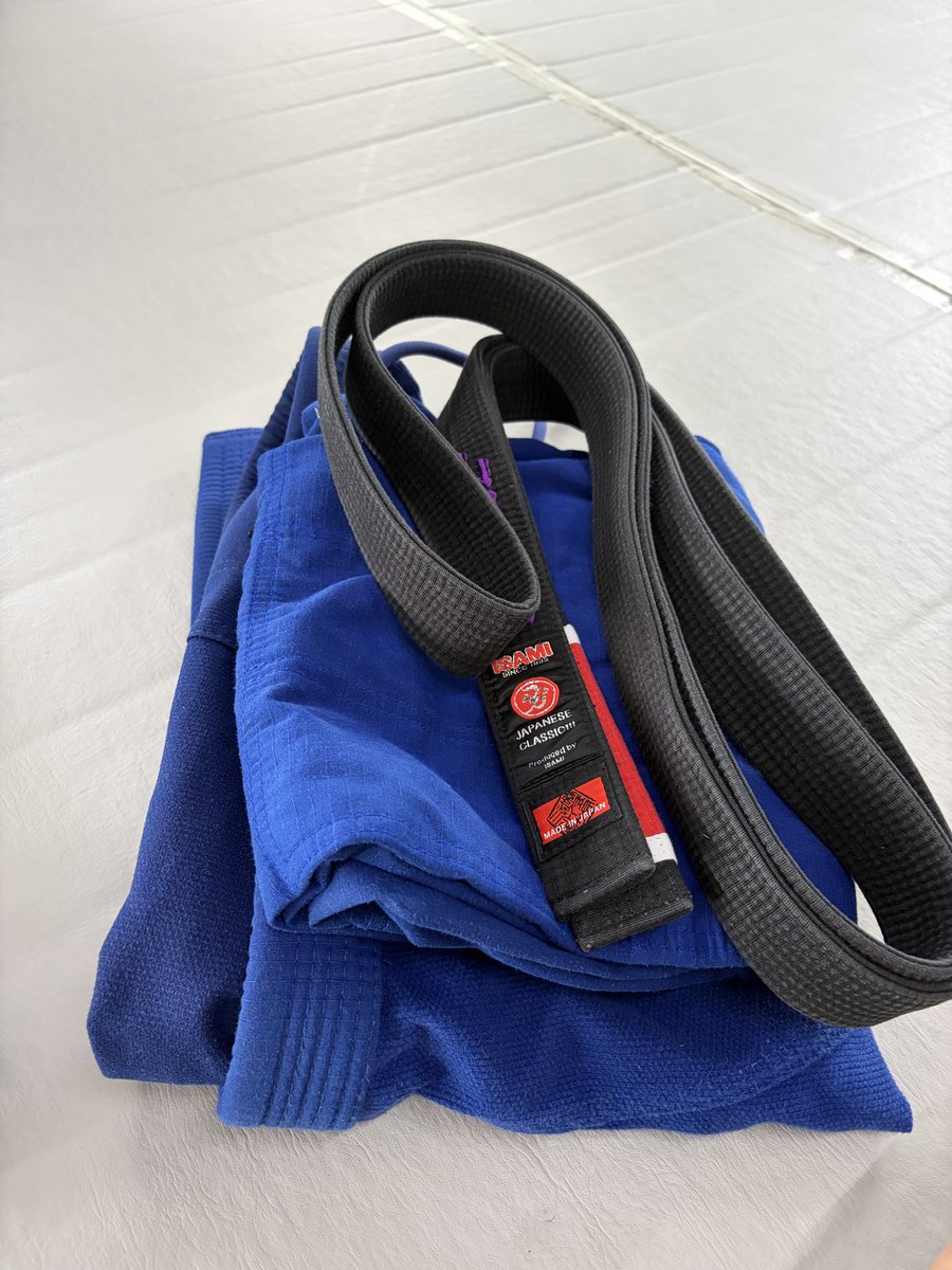 nao0823ny's tweet photo. 朝柔術してきた🥋✨

最近はMMAばかりだったから、久々にやりたい欲が出て楽しく練習が出来ました🫡✨

練習終わりにテクニックのワンポイントと反復を👍✨

勉強になりました😊✨

#朝柔術
#やりたい欲が溢れたw
#黒黒紫白 https://t.co/77o28vLaLd