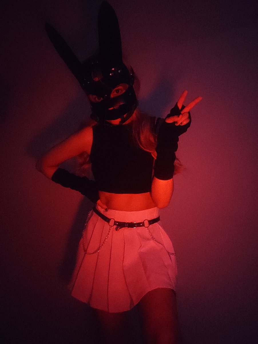 Nix_Loveu's tweet photo. Hello ♠️
Follow me 🔥
Link in bio
#maskedgirl #redlights #aesthetic #woman https://t.co/8EEeGX4Xx5