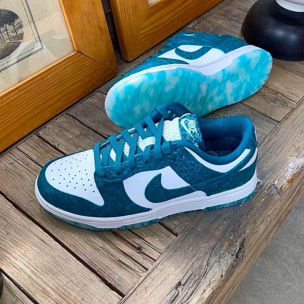 Pluglabs07's tweet photo. 👟 NIKE SB SUMMIT “White/Bright Spruce” 👟

​Crisp white with the perfect splash of spruce green. Absolute must-have for the daily rotation. 🔥

​▪️ Sizes: 40 — 45
▪️ Price: ₦39,000
▪️ Status: IN STORE NOW 📍

​RT to support the plug! 🙏🔄 https://t.co/HZgCatyviP