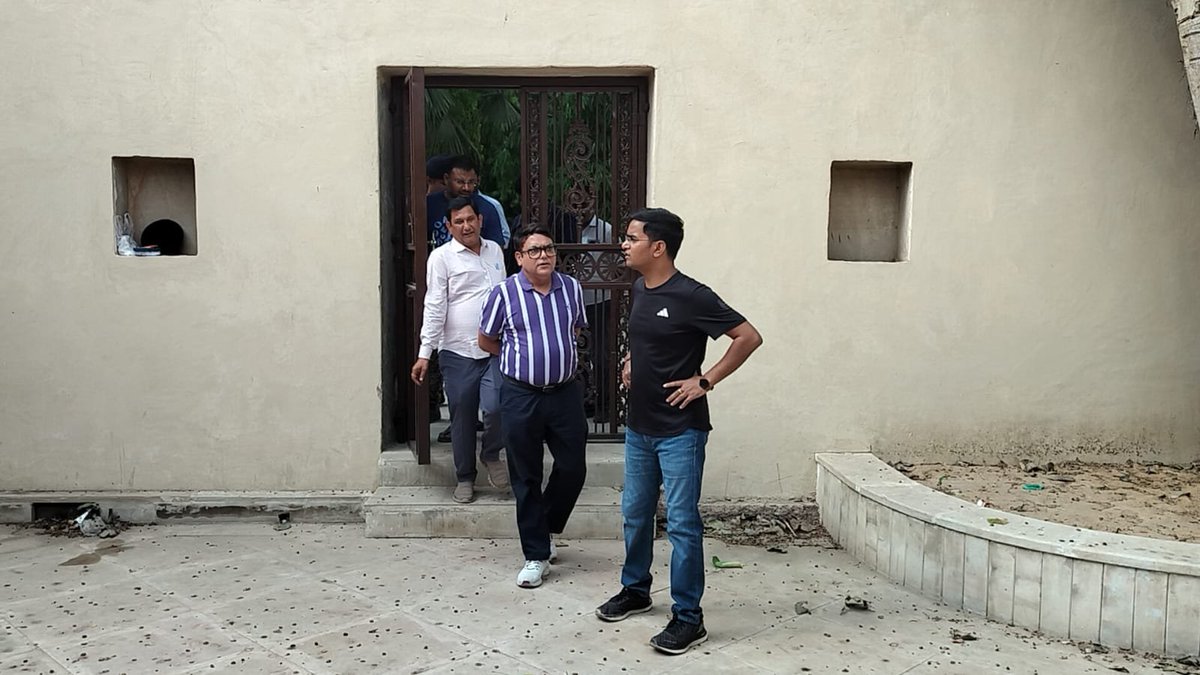 GwaliorGMC's tweet photo. ULB code 802100
नगर निगम ग्वालियर 

नगर निगम आयुक्त श्री संघ प्रिय ने निर्माणाधीन संग्रहालय का निरीक्षण कर कार्य जल्द पूर्ण करने के निर्देश दिए। https://t.co/9PD4gnjOjl